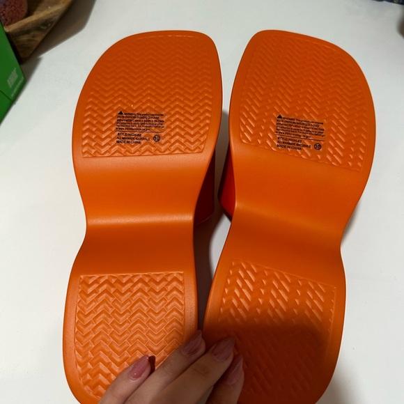 Platform Sandals - Picture 4 of 5